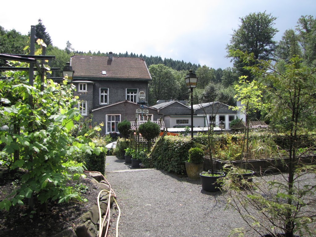 Biergarten und Haus-Zillertal vom Weinberg by haus-zillertal