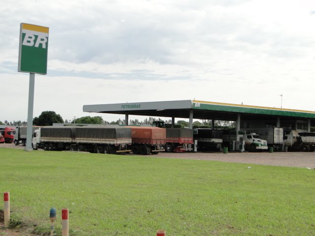 Posto Locatelli - BR 163 chegando em Campo Grabde - Mato Grosso do SUl - Brazil by Ubaldo Gomes