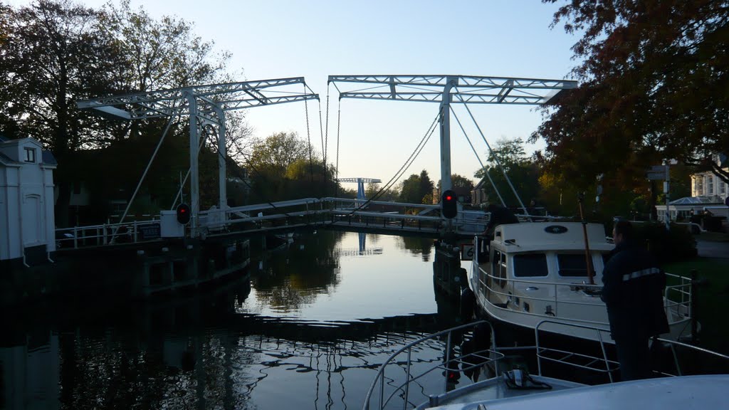 Vreeland op de Vecht a/b het scheepje de 'Koraal' by Johannes van Hemert