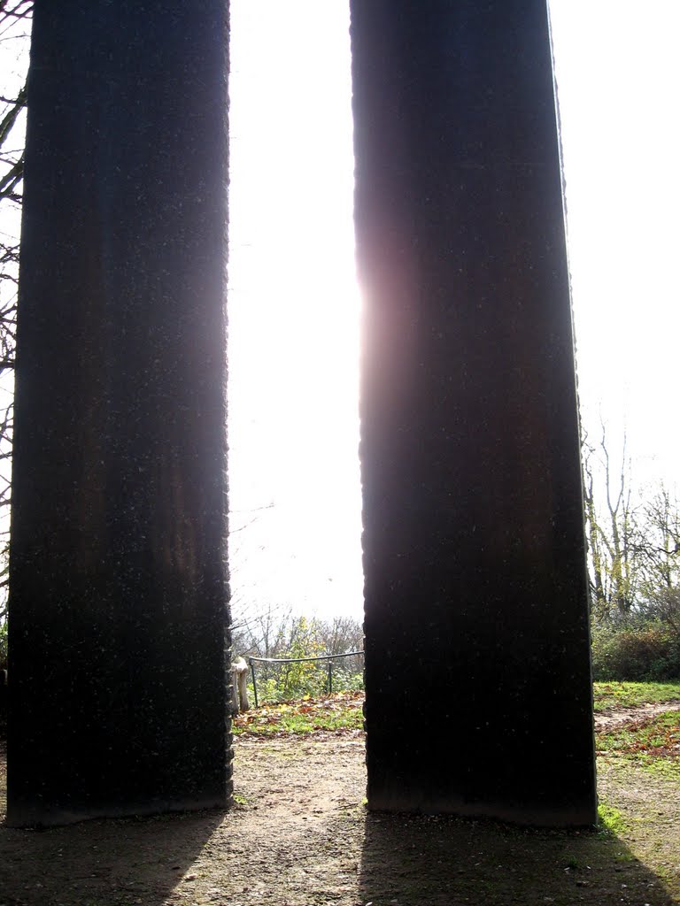 Skulptur „Steintor“ op Elterberg by Jos Notten