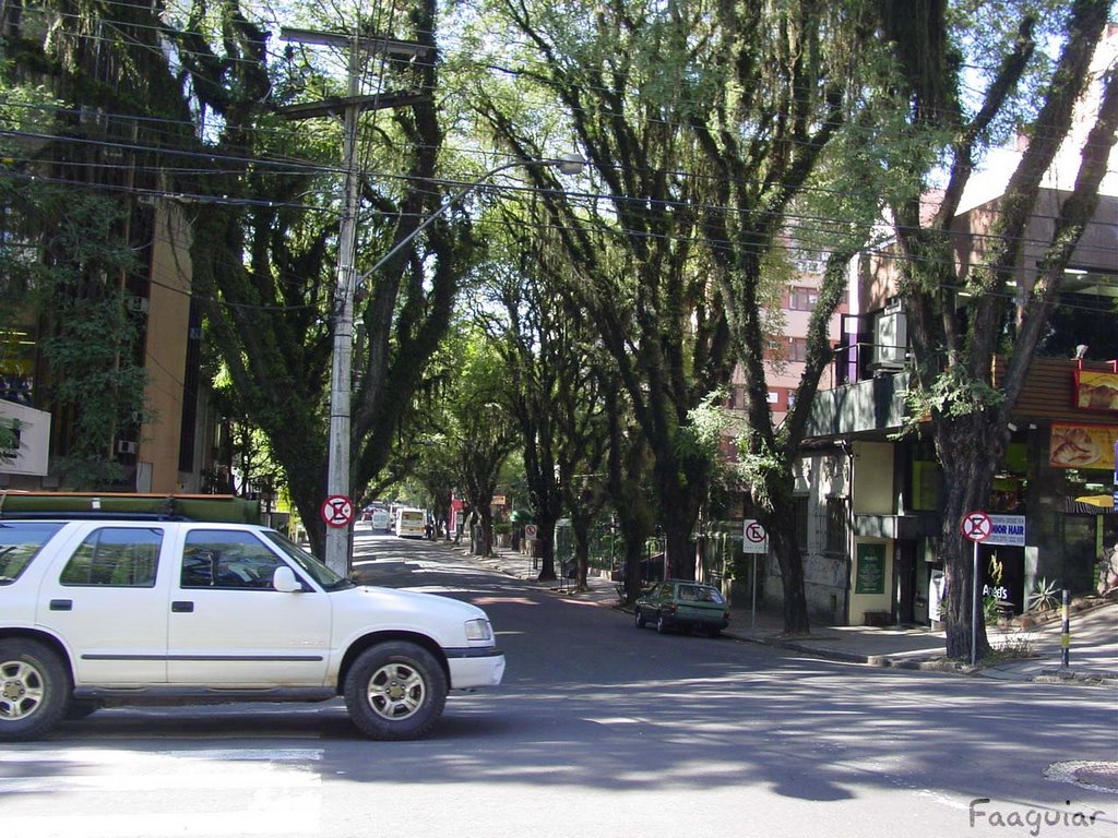 Esquina: Marquês do Pombal X Felix da Cunha - Moinhos de Vento - Porto Alegre - RS by Faaguiar