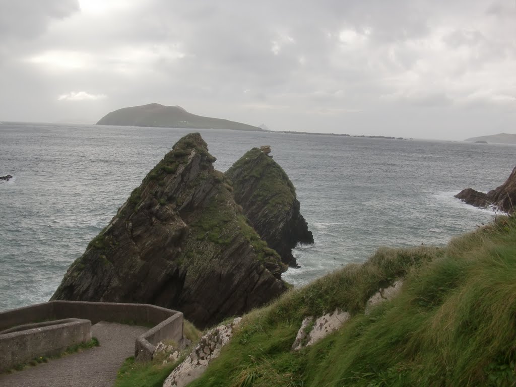 Rocks near Dunquin Harbour by DonRi