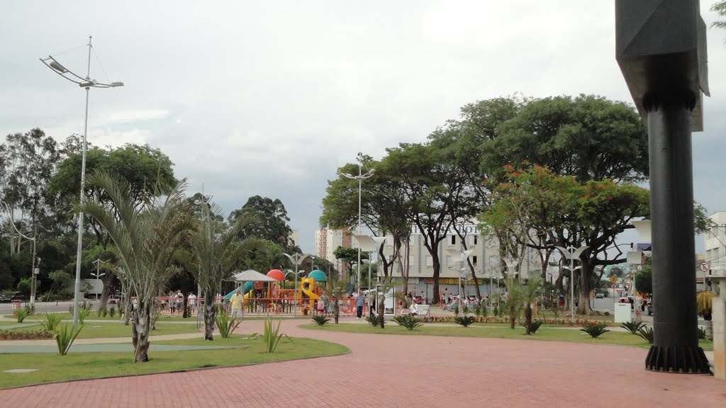 2010 -Praça Tiradentes restaurada, remodelada com parquinho infantil by Cleuza Daros