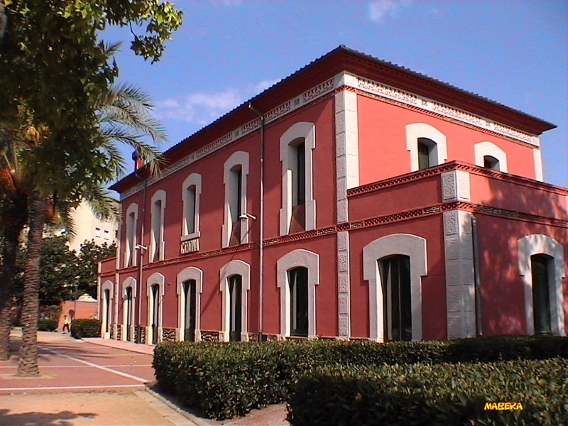 Antigua Estación de Girona (Ferrocarril Girona-Olot) by mabera