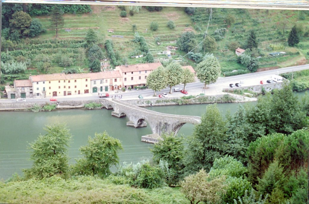 Vista del Ponte del Diavolo desde el camino a Cerreto y Rocca by cfpoli