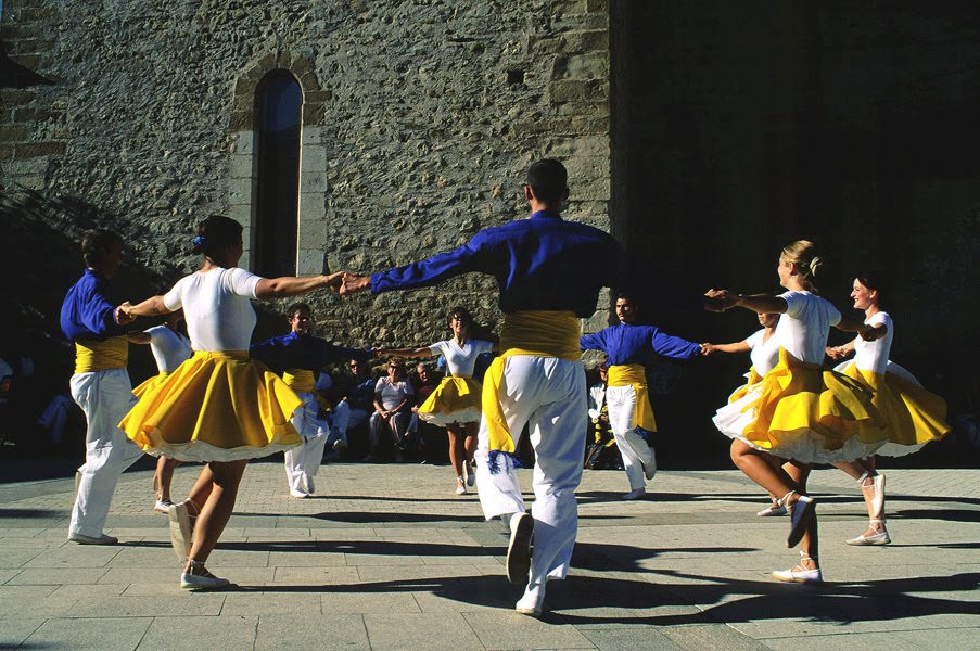 La Sardane, danse traditionnelle catalane by Argelès-sur-Mer