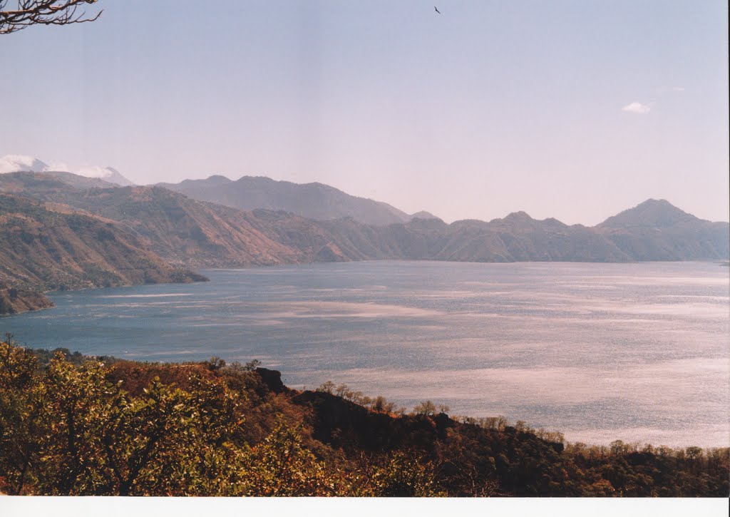 Gvatemala, lake Atitlan by Janis Rokjans