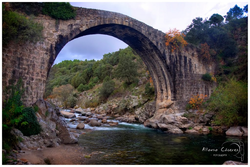 Puente romano en la garganta Alardos by AlfonsoCR