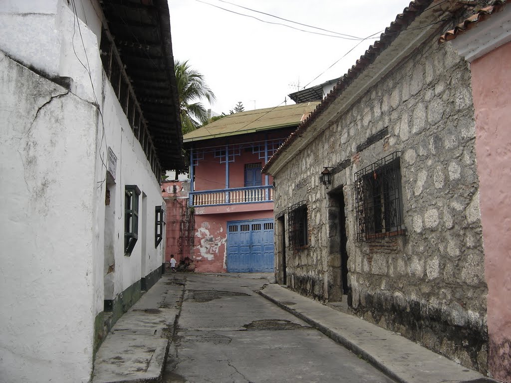 Calle de Las Trampas, Honda colonial by alejandrino tobon