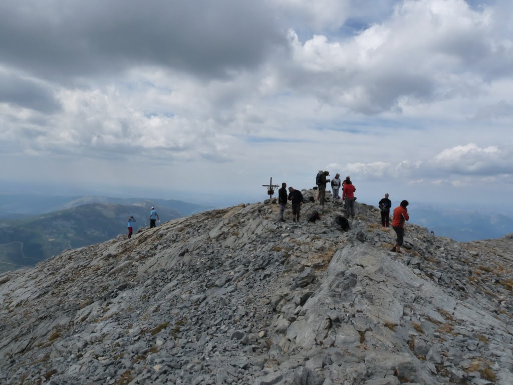 Espigüete 2.450 mts., aglomeración en la cumbre. by jetxea