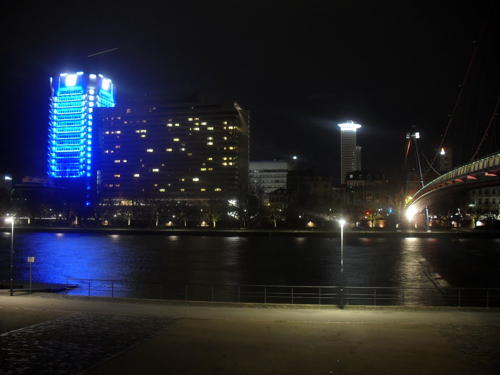 Frankfurt bei Nacht by Björgvin Asgeirson