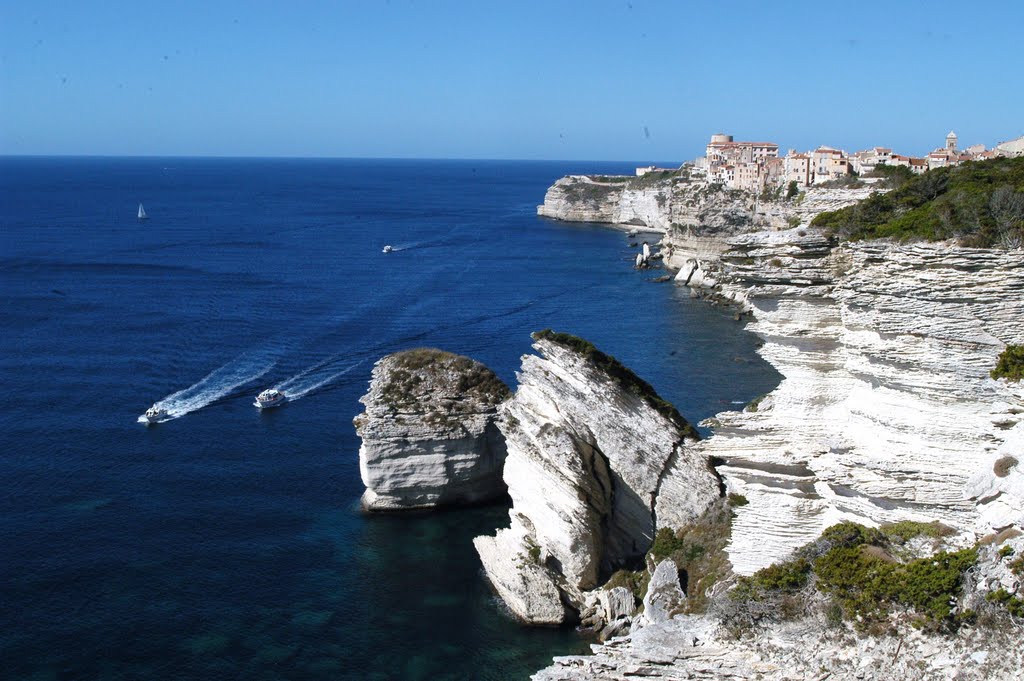 Falaises et la ville by ouatom56