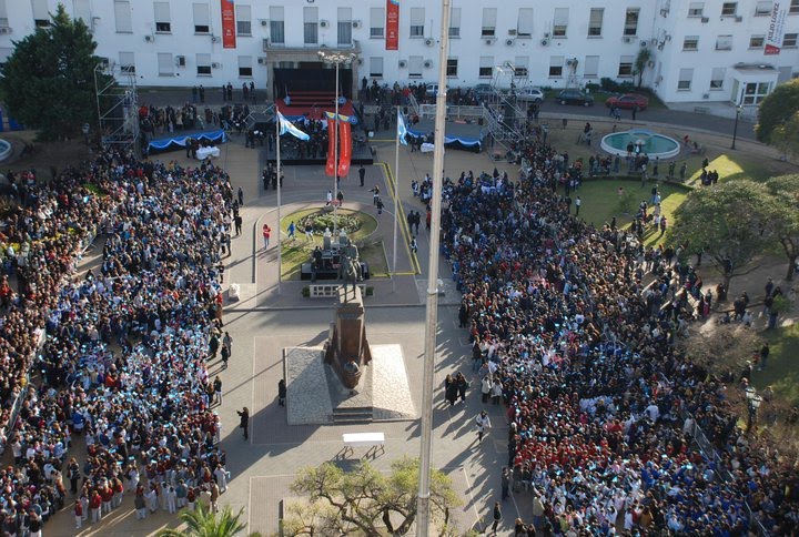 Acto promesa a la bandera 2010 by braco aleman