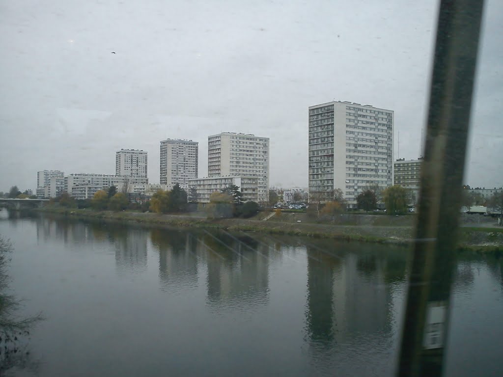 Rives du Cher vu du pont SNCF by Alexandre Marchasson