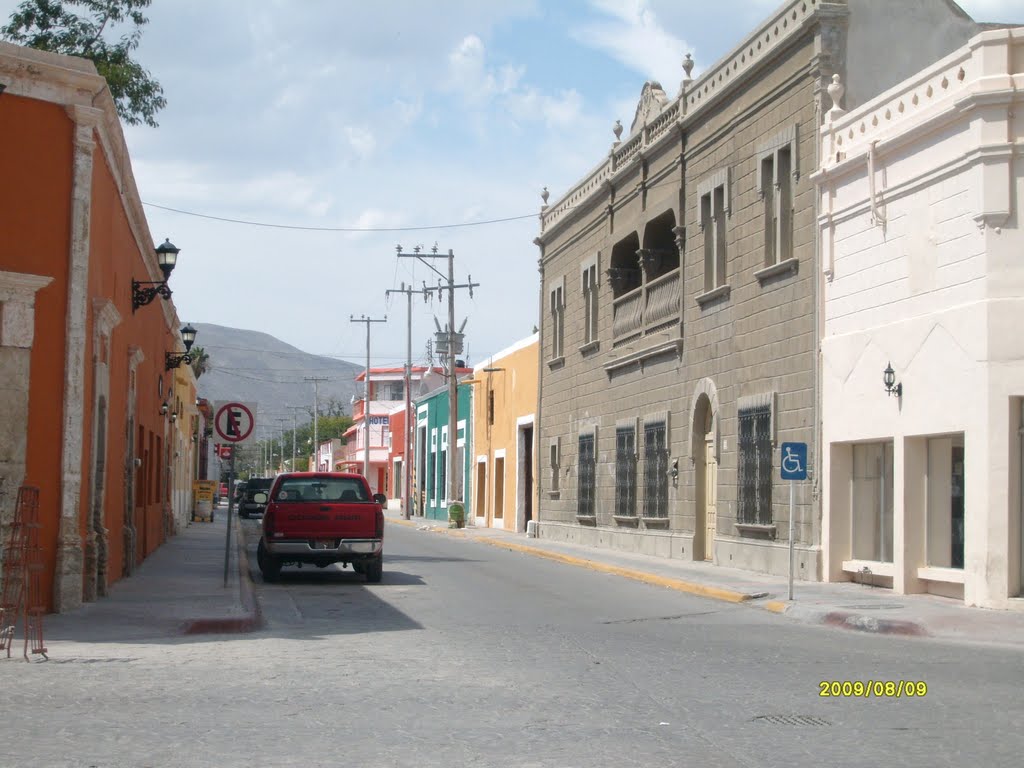 Calle Morelos en Cuatro Ciénegas,al fondo la Sierra Madre Oriental. by Consuelo de Monclova