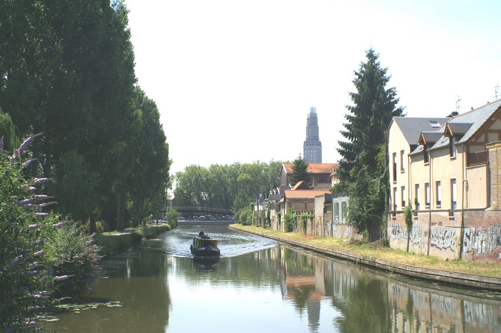 The canal de la Somme at Amiens by falconer Dave Long