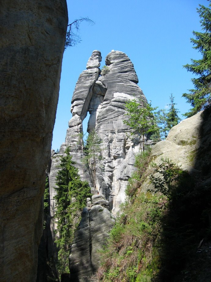 Adrspach_The Rock Town_Lovers (Adršpašské skalní město_Milenci) by Danko Remek