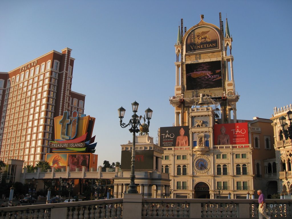 Treasure Island / The Venetian by Anna Reixach