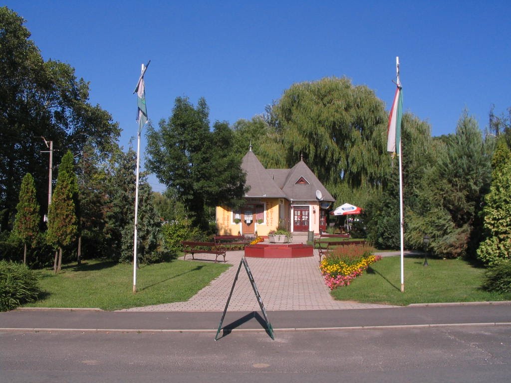 Balatonberény,presszó by renault25