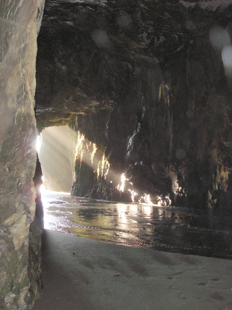 Cueva en la Playa by npsanmart