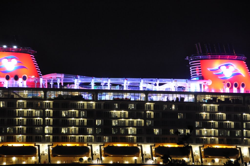 Disney Dream & Aqua Duck by Carsten Wagner