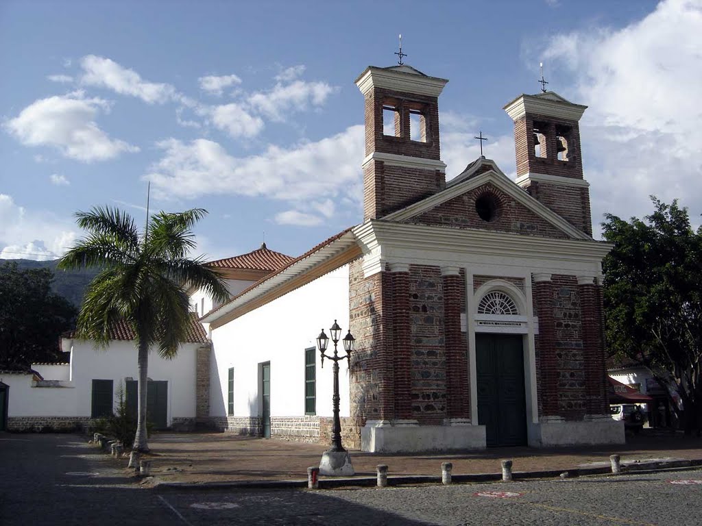 Iglesia de Nuestra Señora de Chinquinquira by alejandrino tobon