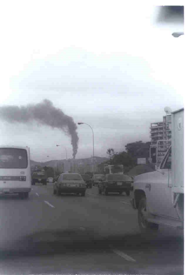 Incendio de Fábrica de Pinturas en Fila de Mariches visto desde la autopista Francisco Fajardo. Caracas. venezuela by TulioOlmos