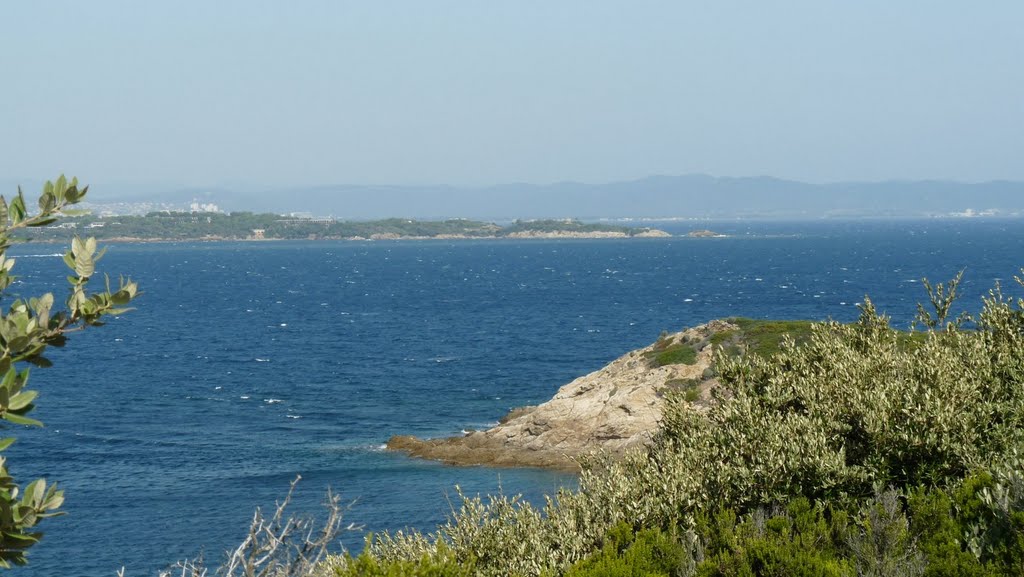 Hyères, France by Clément Ronzon