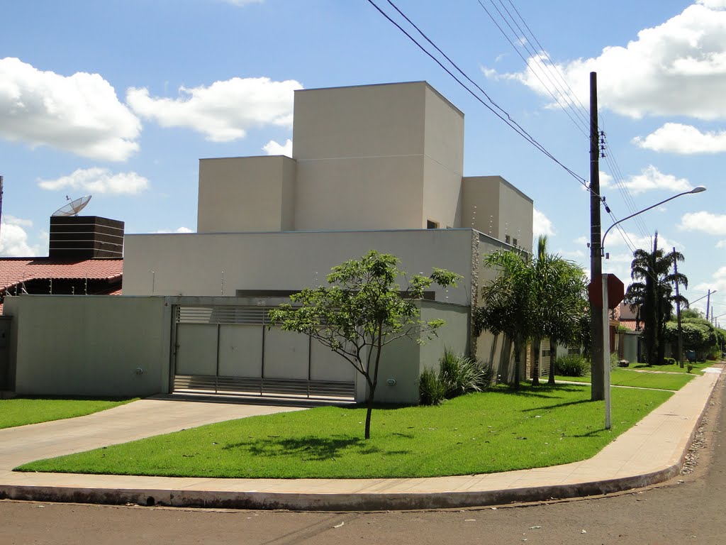 Casa em Dourados - Mato Grosso do Sul - Brazil - Bairro Jardim Girassol by Ubaldo Gomes