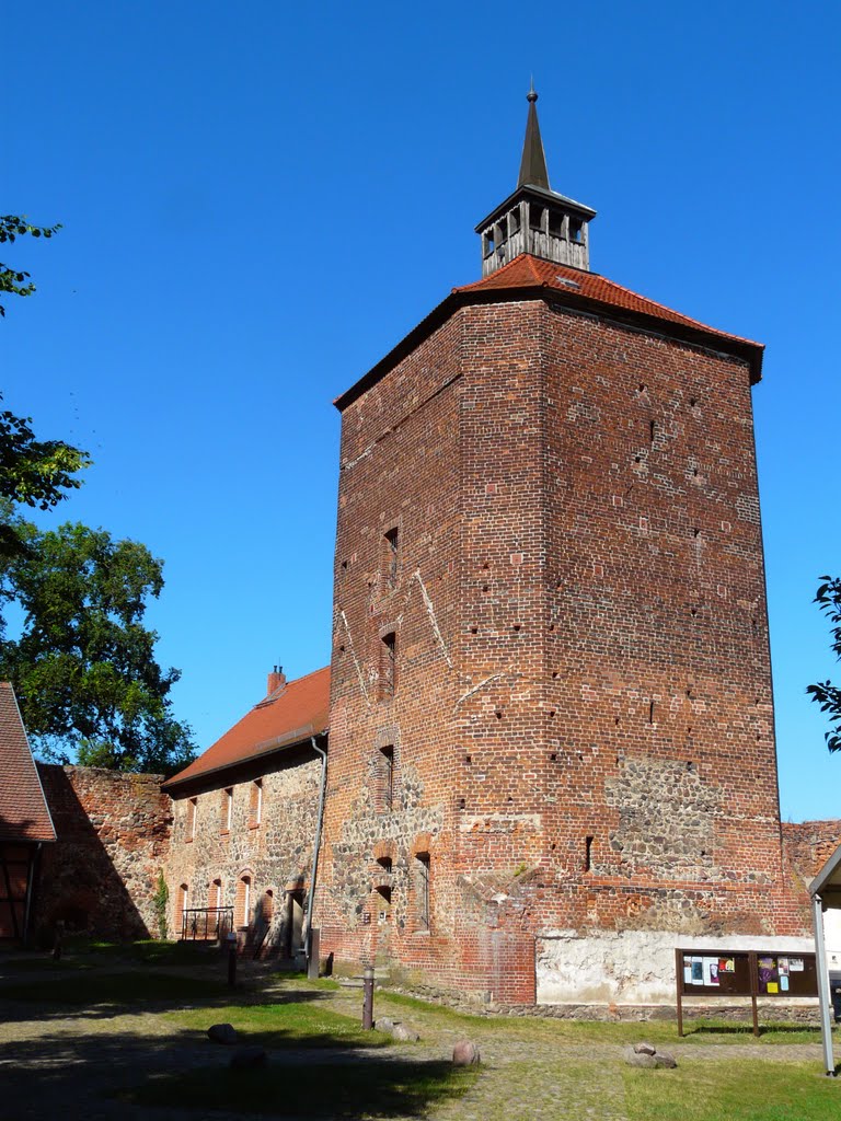 Germany_Brandenburg Country_Castle of Beeskow_P1140628.JPG by George Charleston