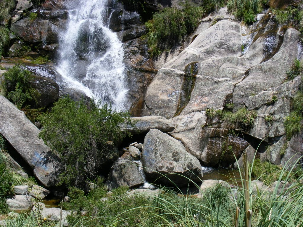 Cascada del Cura, Camino de las Altas Cumbres by Héctor Oscar Cousill…