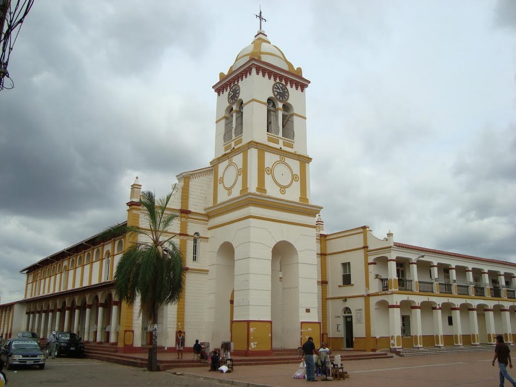 La linda iglesia de Cotoca by Lincoln Quevedo