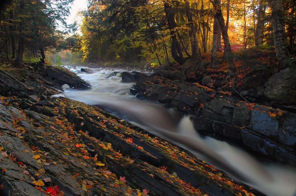 Middle Silver Falls 009 by Douglas Feltman