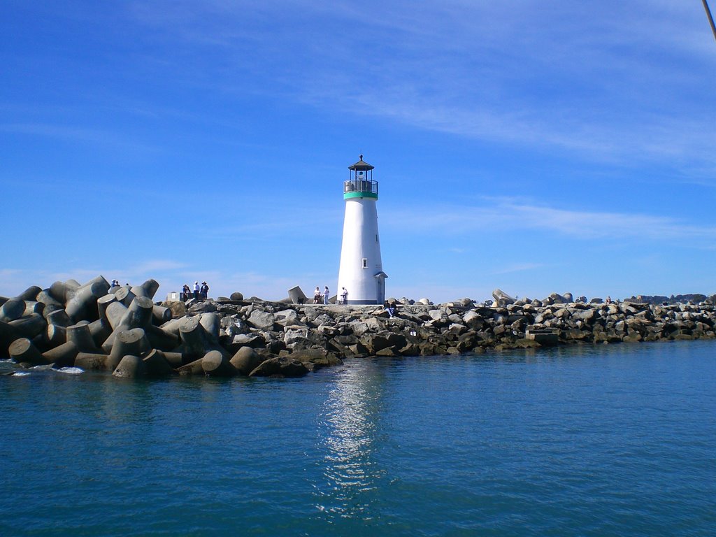 Santa Cruz Breakwater Light House 2007 by kabbey