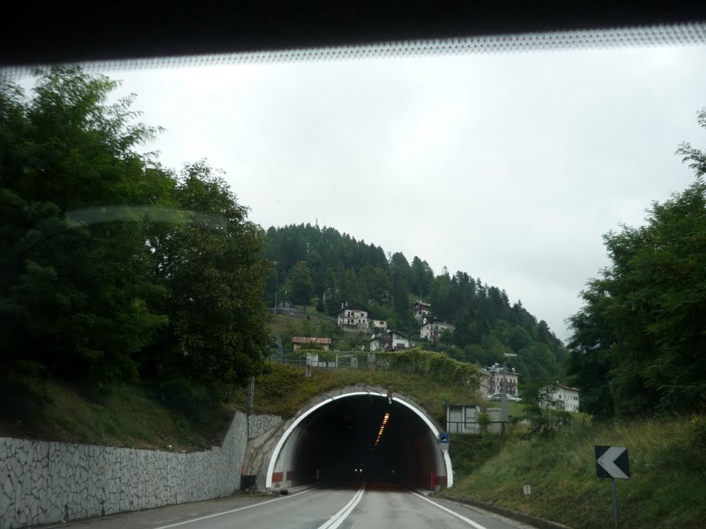 Dolomity - road from Cortina to Pieve by Antonín Bouda