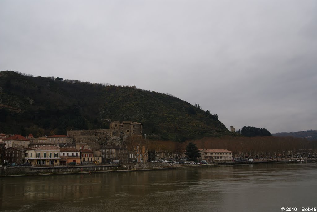 Tain l'Hermitage - Vue sur Tournon centre (château & quai) by Bob45