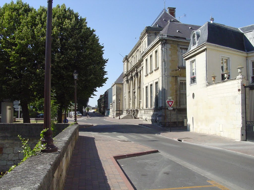 Chalons-en-Champagne : palais de justice by Effel