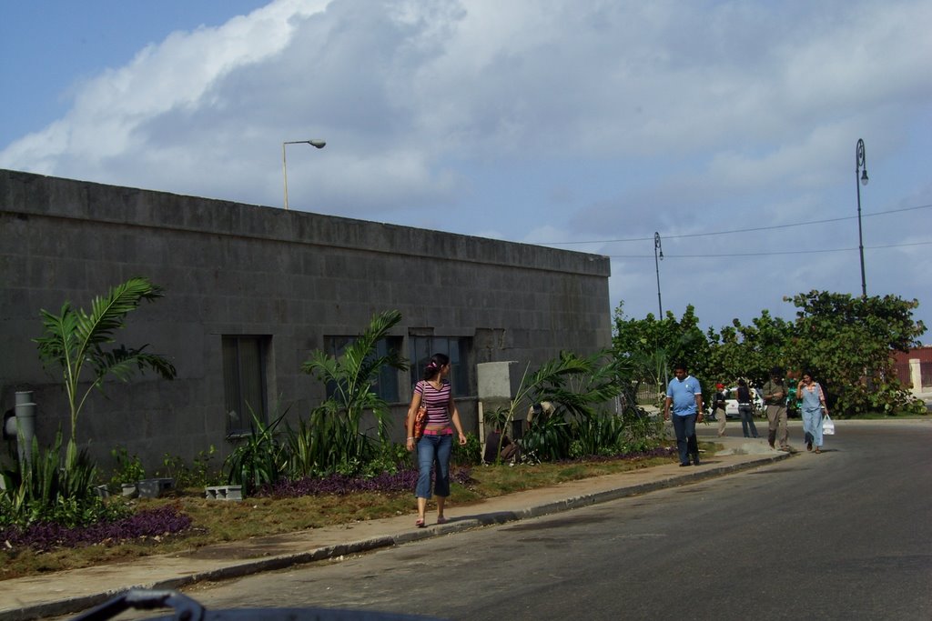 Esquina del Hospital Almejeiras por Belascoain by Roberto Lam