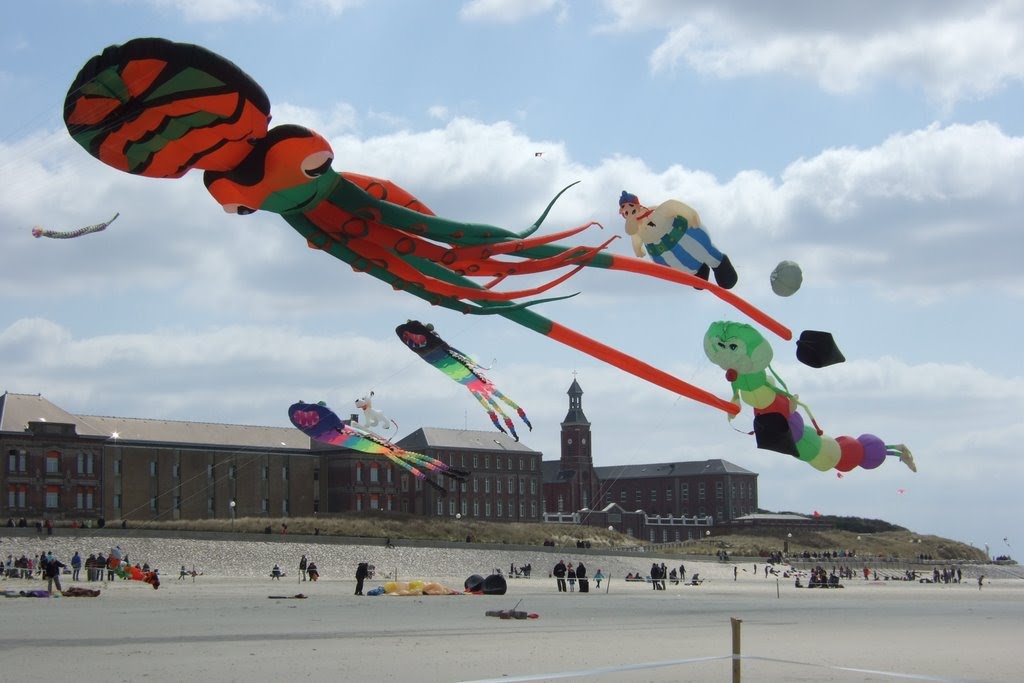 La grande fête des cerfs-volants... by Christian Rau