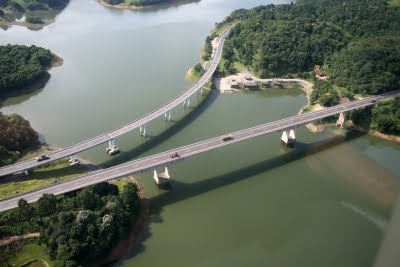 BR 116. Trecho SP-Curitiba. Ponte do Capivari sobre a Represa do mesmo nome. Município de Campina Grande do Sul (PR). by Fernando Mendes