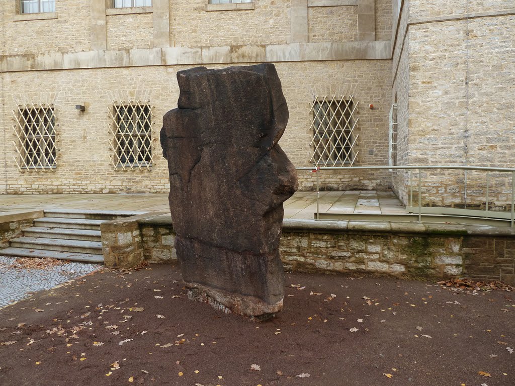 Menhir, Halle (Nord) by matmicpic