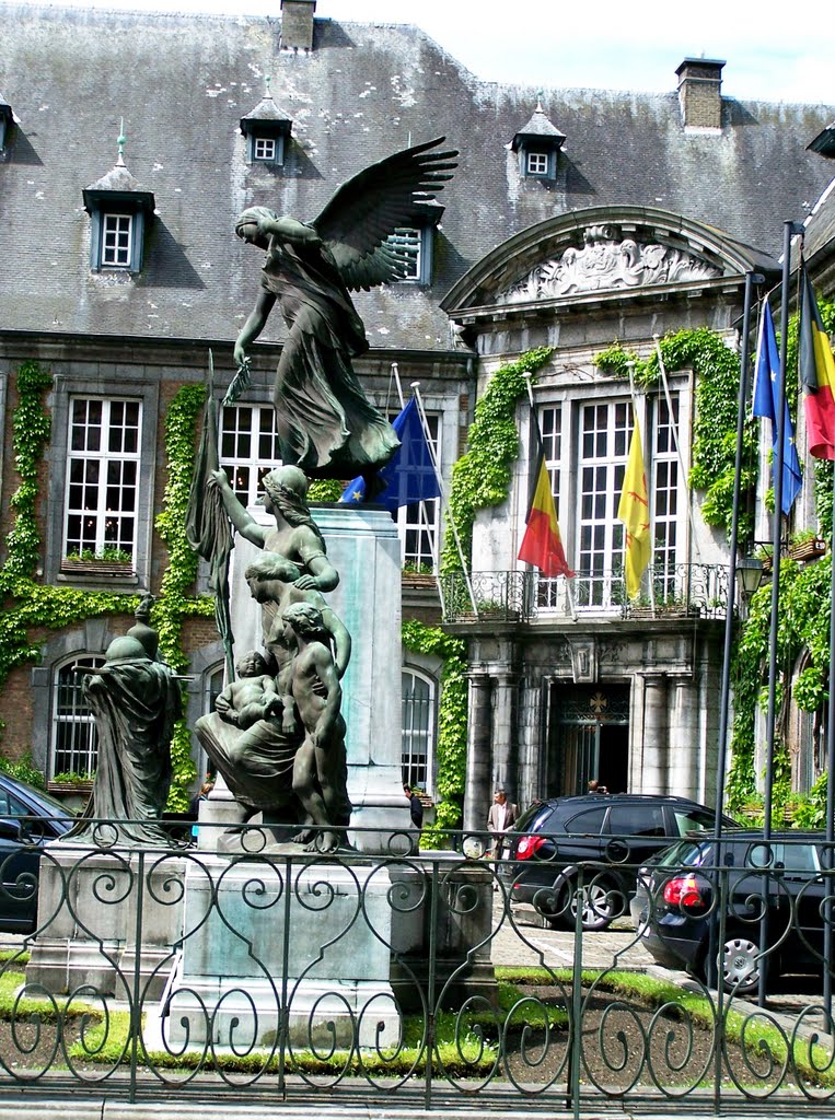 Rathaus in Dinant by GerdHufnagel