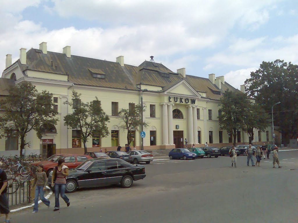 Łuków - railway station by Wyksztalciuch