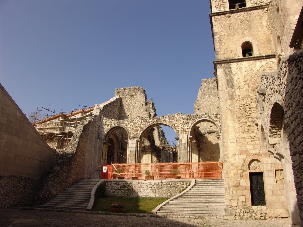 GDA - Abbazia del Goleto, dal cortile Chiesa del Vaccaro - 2006 by PINODALESSANDRO