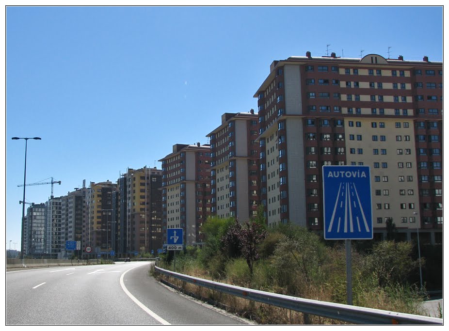 Teixugueiras - Avenida Ricardo Mella by Barragon