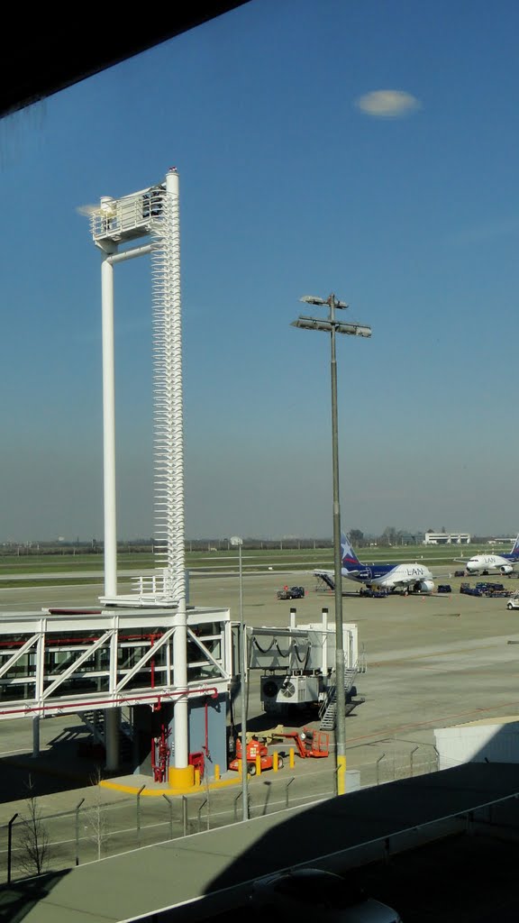 (1.967) Aeropuerto Internacional Arturo Merino Benítez (SCL), Santiago de Chile by Patricio Cabezas