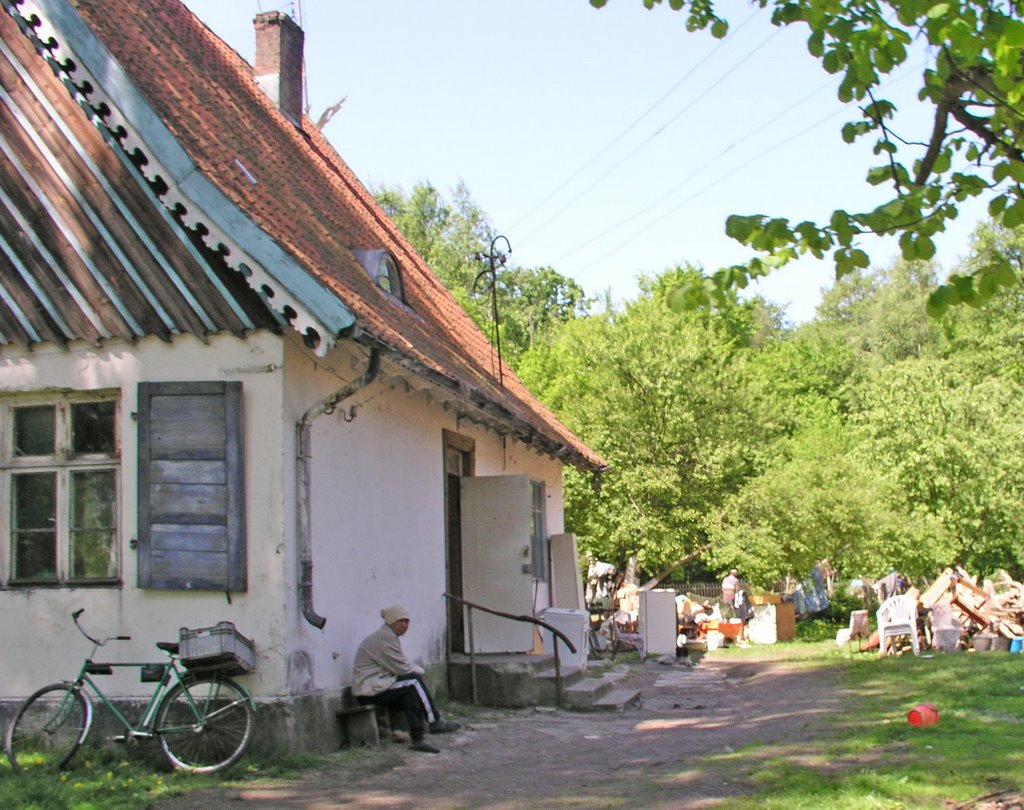 Farmhouse in Rybachy, Russia by Björn Martens