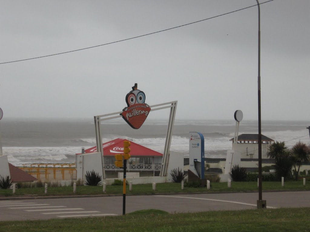 Mar del. cerca del faro, tormenta 2 by matiass_yo