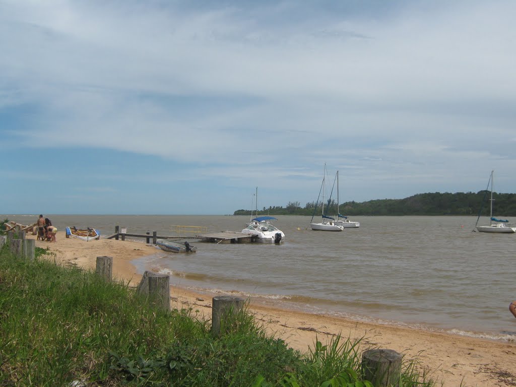 O desembocar do rio Piraqueaçu no mar by SuperAGradavel