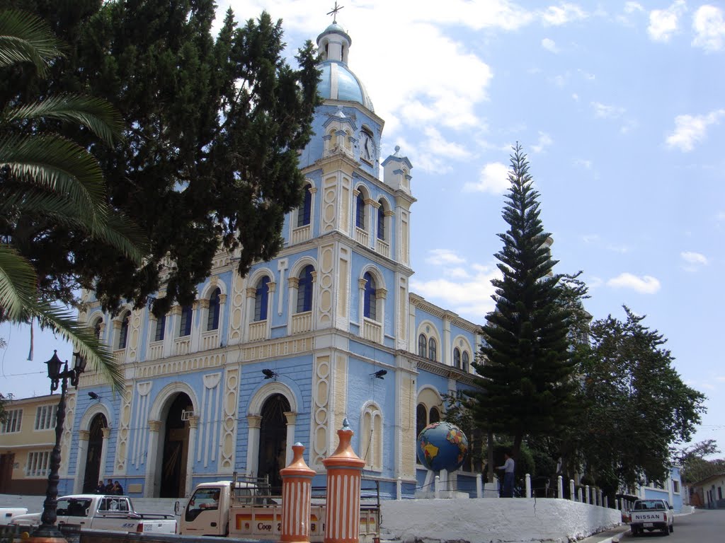 Parque e iglesia de Malacatos by Ivan Boada